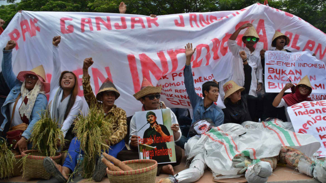 Demo Pendukung Pabrik Semen Rembang.