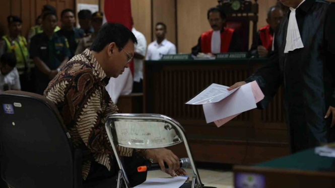 Jalannya persidangan perdana atas Ahok dalam kasus penodaan agama di Pengadilan Negeri Jakarta Utara, 13 Desember 2016.