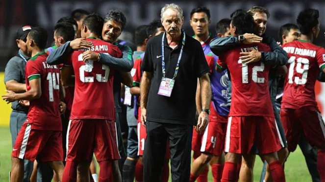 Alfred Riedl saat melatih Timnas Indonesia