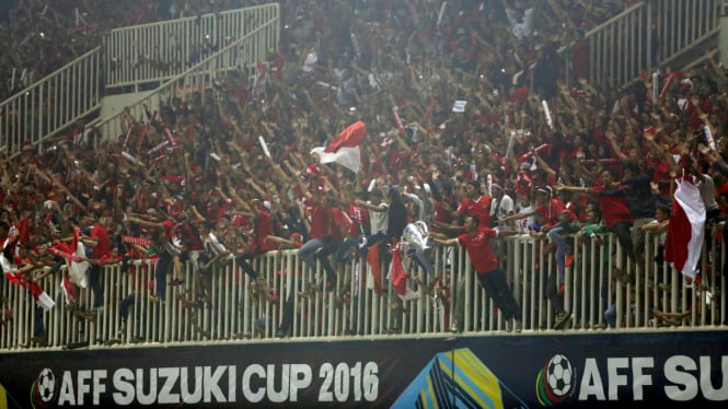 Aksi Suporter Indonesia di Final AFF 2016