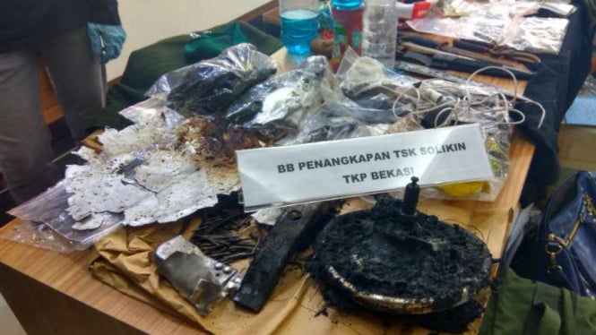 Barang bukti kasus bom panci di Bekasi