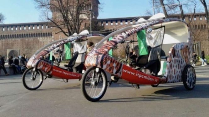 Promosi wisata dan produk-produk Indonesia dengan armada becak di Kota Milan, Italia.