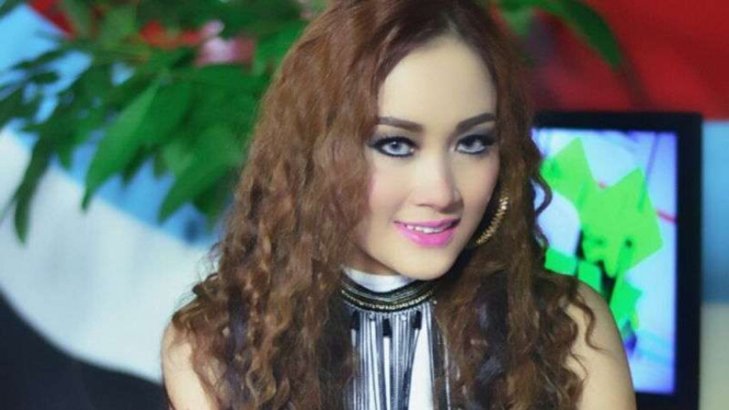 Penyanyi Dangdut, Ratna Pandita