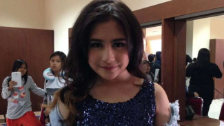 Tatapan Prilly Latuconsina Bikin Netizen Tergoda