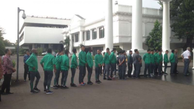 Pemain Timnas Indonesia saat tiba di Istana Negara