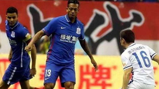 Gelandang Shanghai Shenhua, Fredy Guarin.