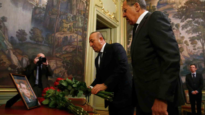 Penghormatan terakhir untuk Dubes Rusia yang tewas tertembak di Turki, Andrey Karlov.