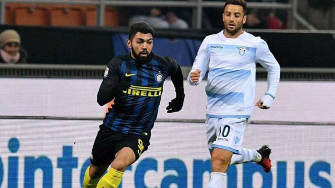 Striker Inter Milan, Gabigol (kiri) saat melawan Lazio