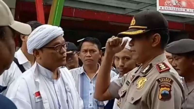 Kapolres Sragen, AKBP Cahyo Widiarso dan Ketua DPC FPI Sragen, Mala Kunaifi