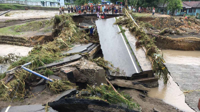 Banjir bandang menerjang Bima