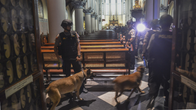Polisi sterilisasi Gereja Katedral