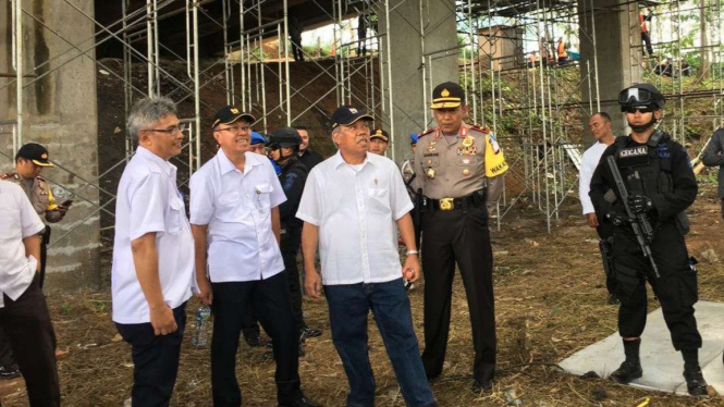 Menteri PUPR Basuki Hadimuljono di Jembatan Cisomang. 