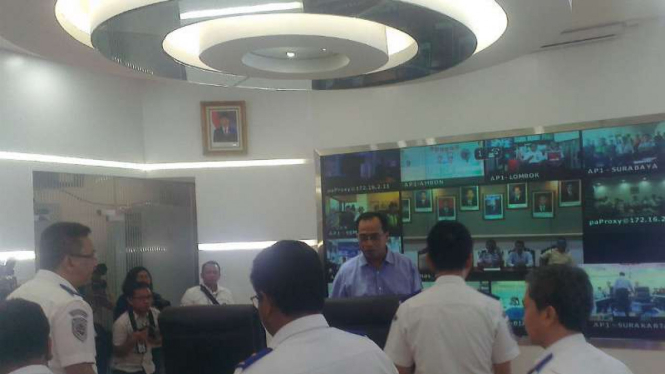 Menteri Perhubungan Budi Karya teleconference dengan pengelola sejumlah bandara.