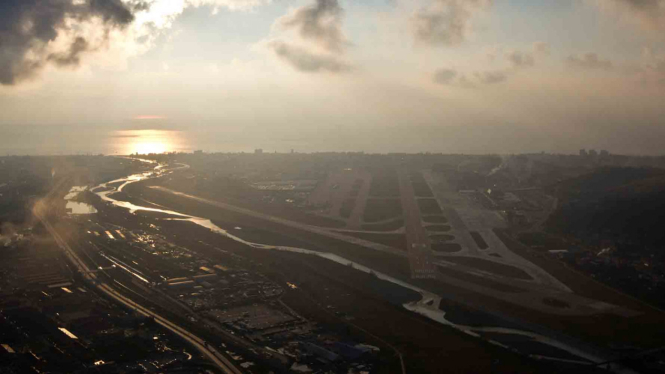Aerial landasan pacu Bandara Internasional Sochi, Rusia