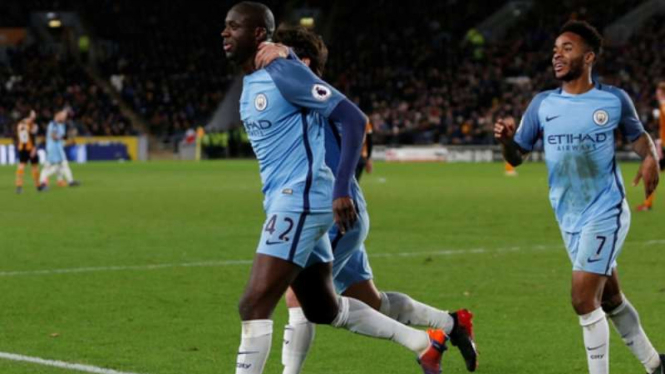 Gelandang Manchester City, Yaya Toure rayakan gol