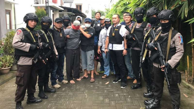 Tim Resmob Kejahatan Kekerasan dan Keamanan Negara Ditreskrimum Polda Jateng menangkap pelaku sweeping di Solo, Selasa (27/12/2016)