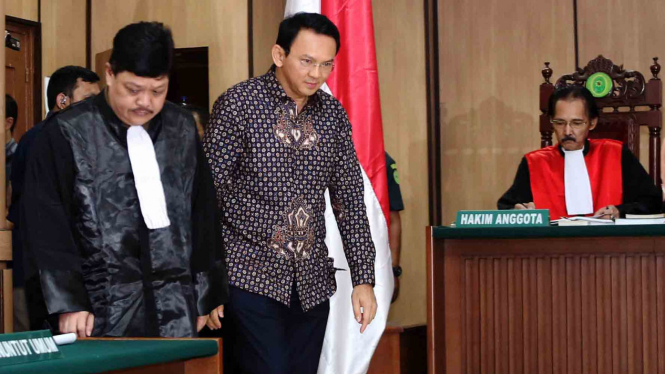 Gubernur non-aktif DKI Jakarta, Basuki Tjajaha Purnama atau Ahok, saat menjalani persidangan, 3 Januari 2017.