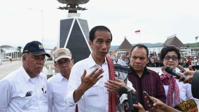 Presiden Joko Widodo di Pos Lintas Batas Negara Motaain