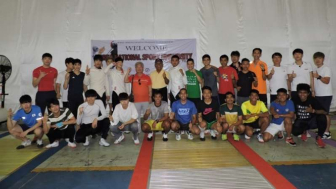 Latih tanding cabang olahraga Anggar IKASI dengan National Sport University.