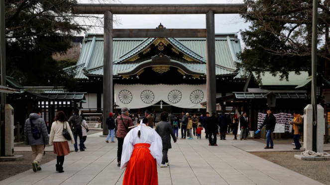 Melihat Kuil Yasukuni di Jepang