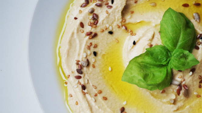 Ilustrasi hummus, makanan yang terbuat dari kacang chickpea