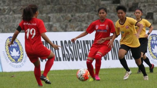 Persijap Kartini (merah) vs Garda Siliwangi (kuning) di Bengawan Cup II