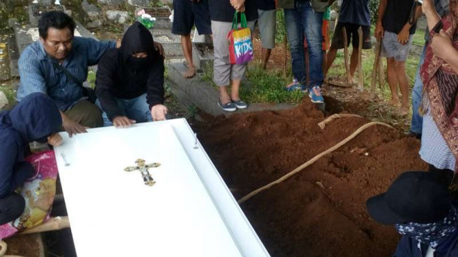 Pemakaman Ramlan Butarbutar di TPU Kalimulya, Cilodong, Depok.