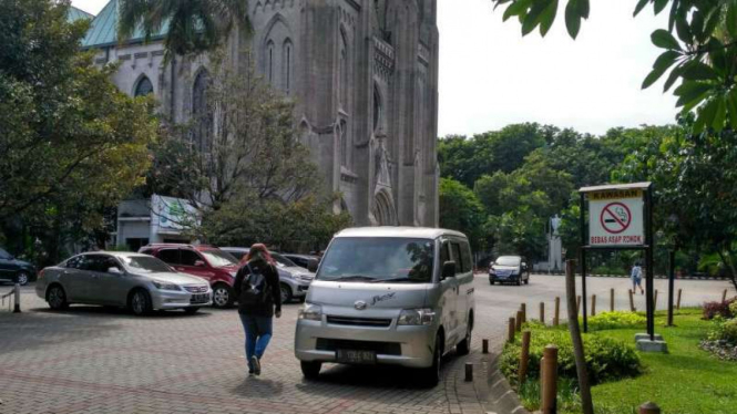 Suasana di Gereja Kathedral kondusif