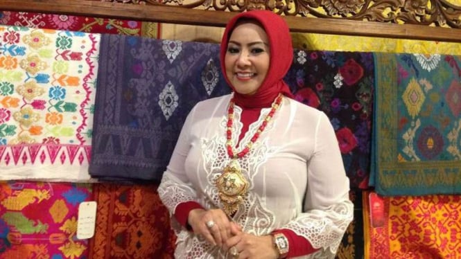 Desainer songket dan tenun, Anna Mariana