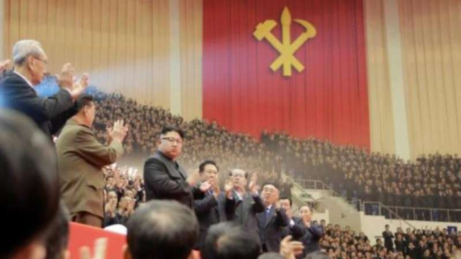 Pemimpin Korut Kim Jong-un dalam rapat akbar di ibu kota Pyongyang.