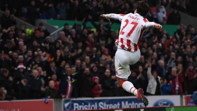 Pemain Stoke City, Bojan Krkic, melakukan selebrasi usai mencetak gol