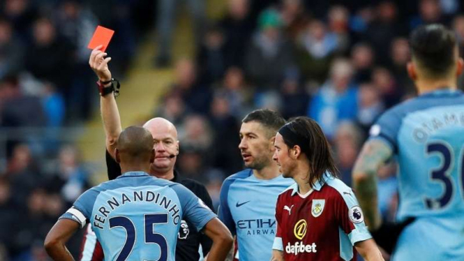 Manchester City melawan Burnley