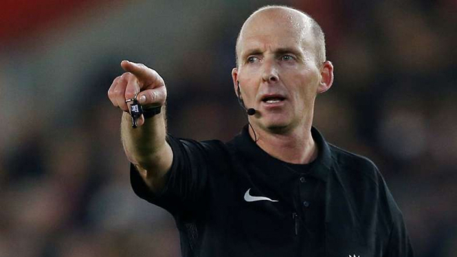 Wasit Mike Dean