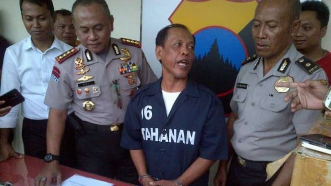 Embah Kaswanto dukun pengganda uang ditangkap polisi.