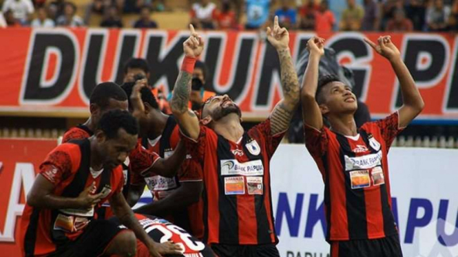 Pemain Persipura Jayapura rayakan gol