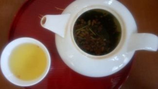 Mencicip Nikmatnya Teh Aroma Beras Panggang dan Fermentasi