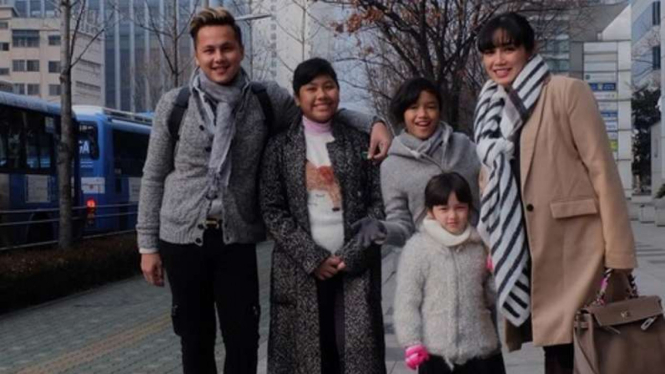 Liburan Keluarga Andhika Pratama di Korea Selatan