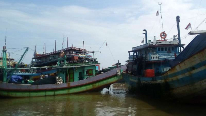 Kapal-kapal nelayan di Pelabuhan Batang, Jawa Tengah.