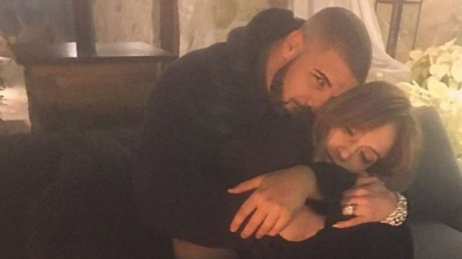 Drake dan Jennifer Lopez.