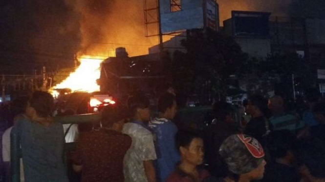 Kebakaran dekat stasiun kota, Jakarta Pusat.