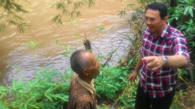 Basuki Tjahaja Purnama alias Ahok saat blusukan di Jagakarsa, Jakarta Selatan.