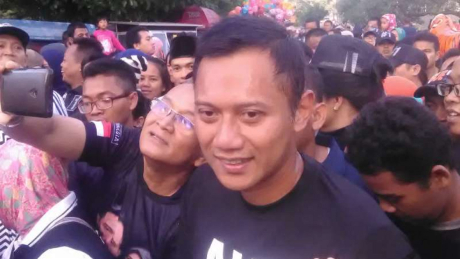 Cagub DKI Jakarta Agus Harimurti Yudhoyono di Puri Indah, Jakarta Barat