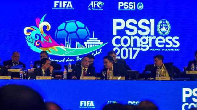 Sejumlah Pimpinan Eksekutif PSSI berdiskusi di kongres tahunan.