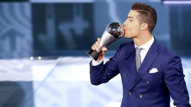 Ronaldo Raih Gelar Pemain Terbaik FIFA 2016