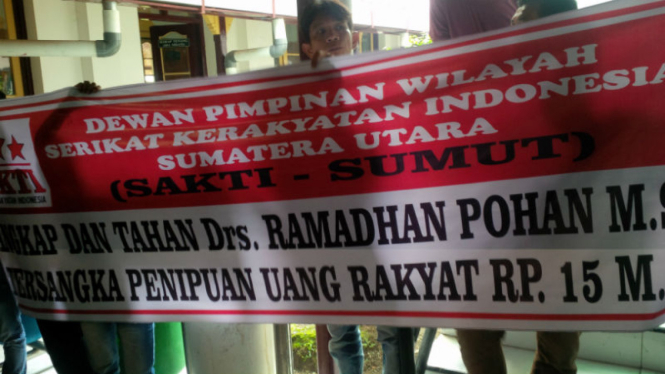 Aksi demo terhadap Ramadhan Pohan di Medan