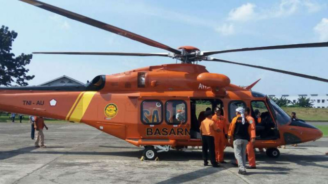 Basarnas menempatkan sekaligus menyiagakan satu unit helikopter di Pangkalan TNI Angkatan Udara Soewondo, Medan, Sumatera Utara, pada Selasa, 10 Januari 2017.