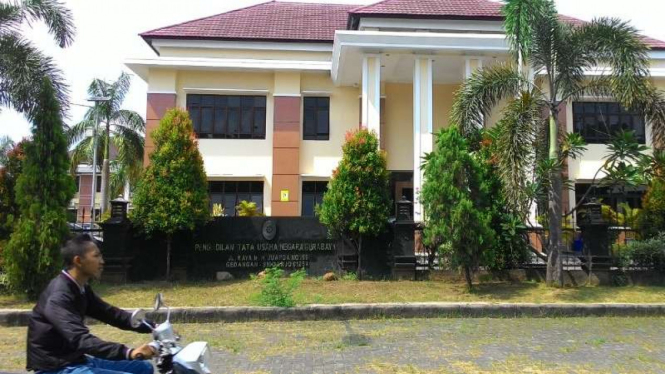 Pengadilan Tata Usaha Negara Surabaya di Raya Juanda Sidoarjo, Jawa Timur.