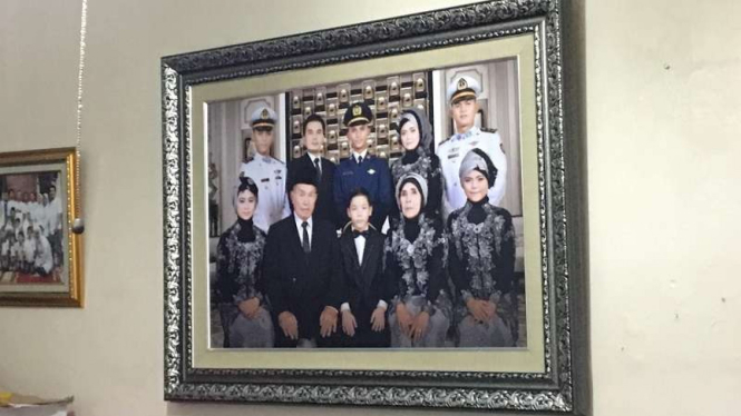 Foto keluarga semasa Amir masih hidup.