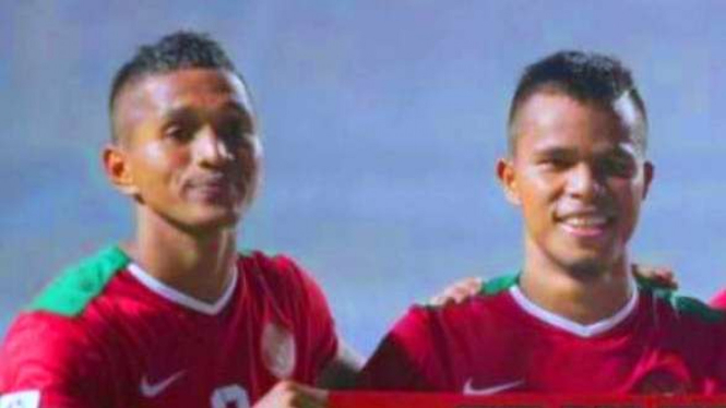 Dua pemain timnas Piala AFF 2016, Abduh Lestaluhu dan Manahati Lestusen
