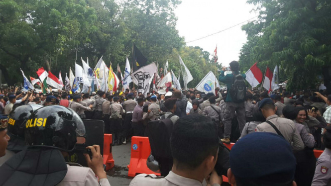 Aksi 121 di Jakarta ricuh
